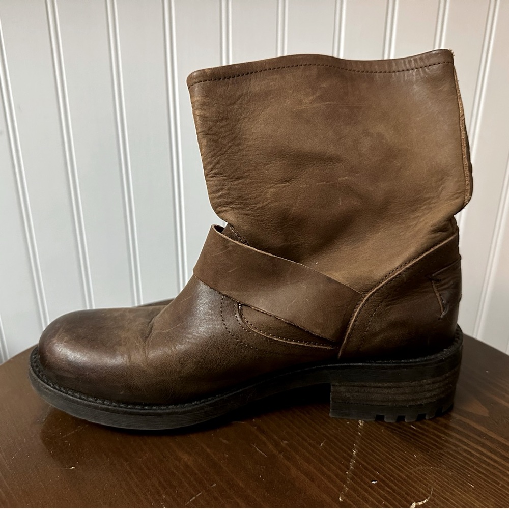 Women’s Steve Madden leather boots SZ 8